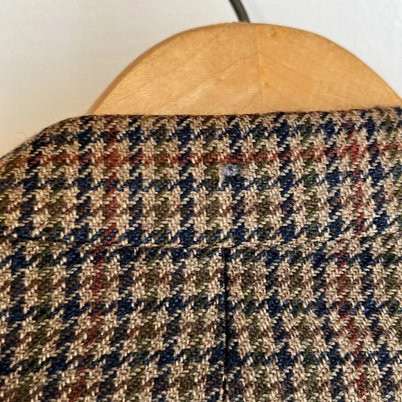 Embassy Row Jacket - Picture 13 of 14